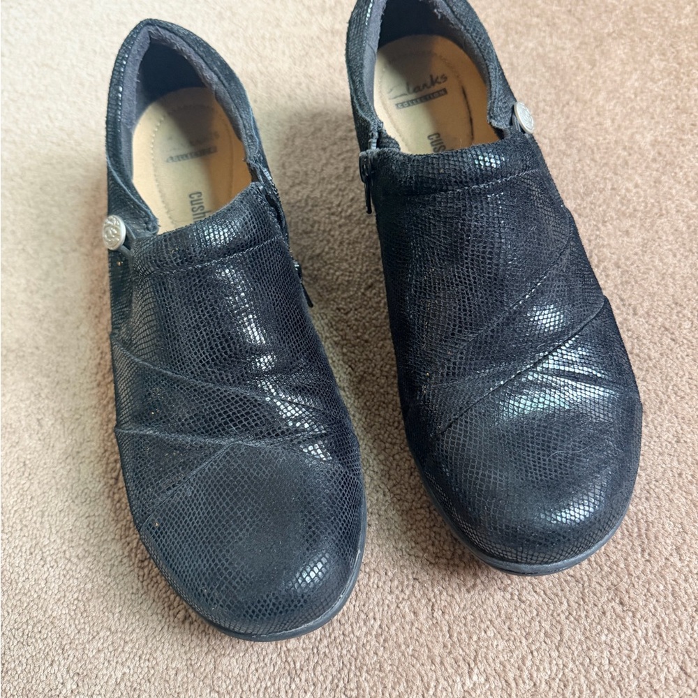 Clarks Women's Textured Black Mules